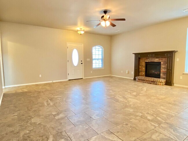 Building Photo - Gorgeous 3 Bed, 2.5 Bath in Surrey Hills