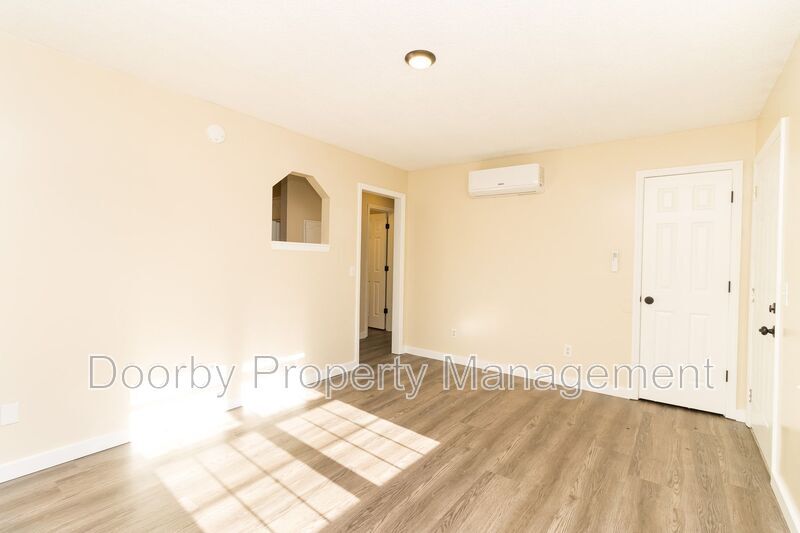 Building Photo - 2425 Ashmore Ave