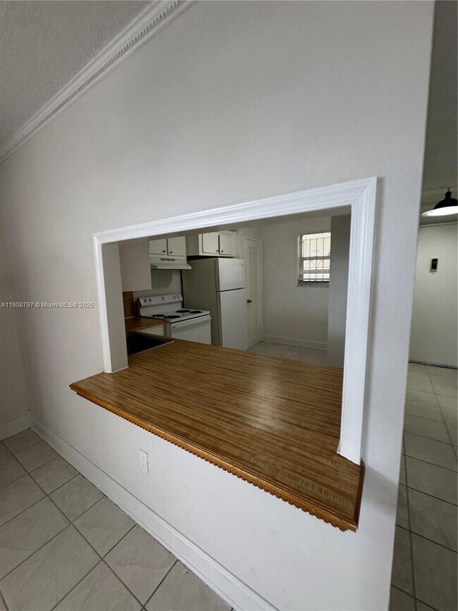 Building Photo - 1700 NE 191st St