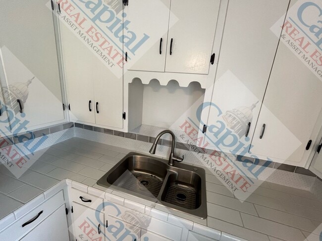 Building Photo - Charming 2 Bedroom w/ Move in Special