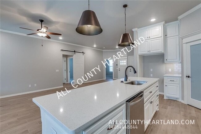 Building Photo - 7924 Mimosa Dr