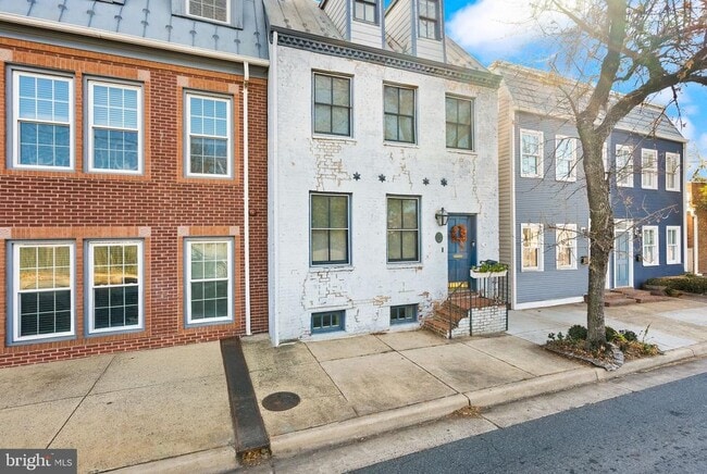 Building Photo - 214 S Henry St