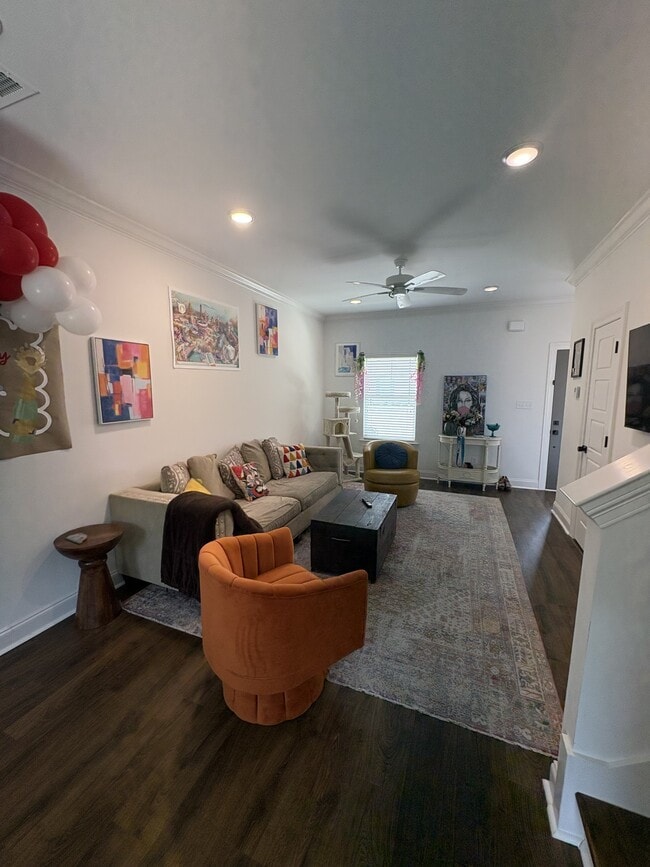 Building Photo - 586 Meadow Crest Cir