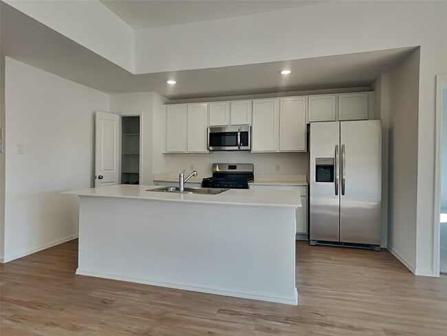 Building Photo - 27019 Breakaway Ln