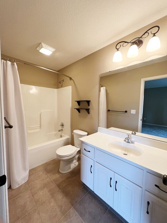 Building Photo - SEE IT NOW: Luxury 5-Bed Home in Wilshire ...