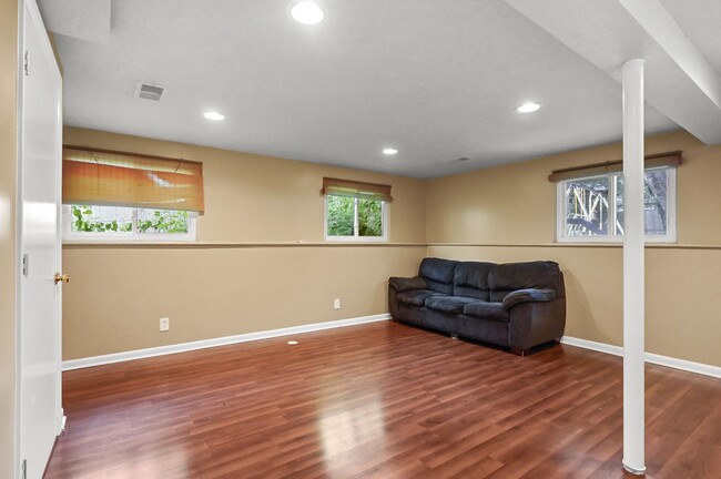 Building Photo - BEAUTIFUL 3 BED 1.5 BATH HOME  IN OAK PARK MI