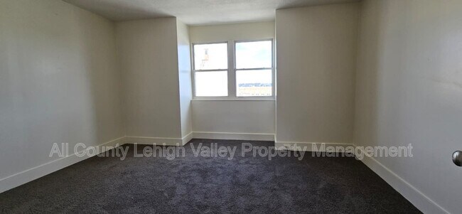 Building Photo - 818 N 4th St