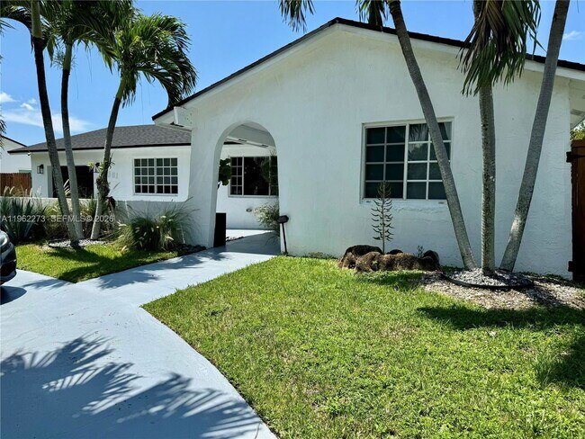 Building Photo - Southwest 46th Street, Miami, FL 33175 - 4 BR 2 BA house