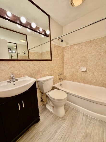 Building Photo - 1821 N 17th Ct