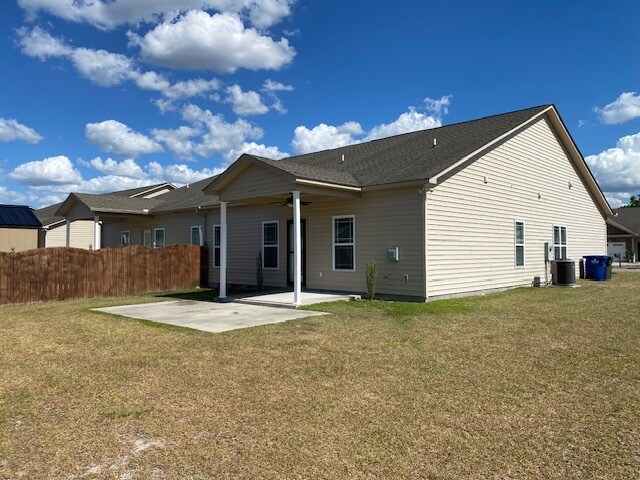 Building Photo - 2250 Sweet Bay Dr