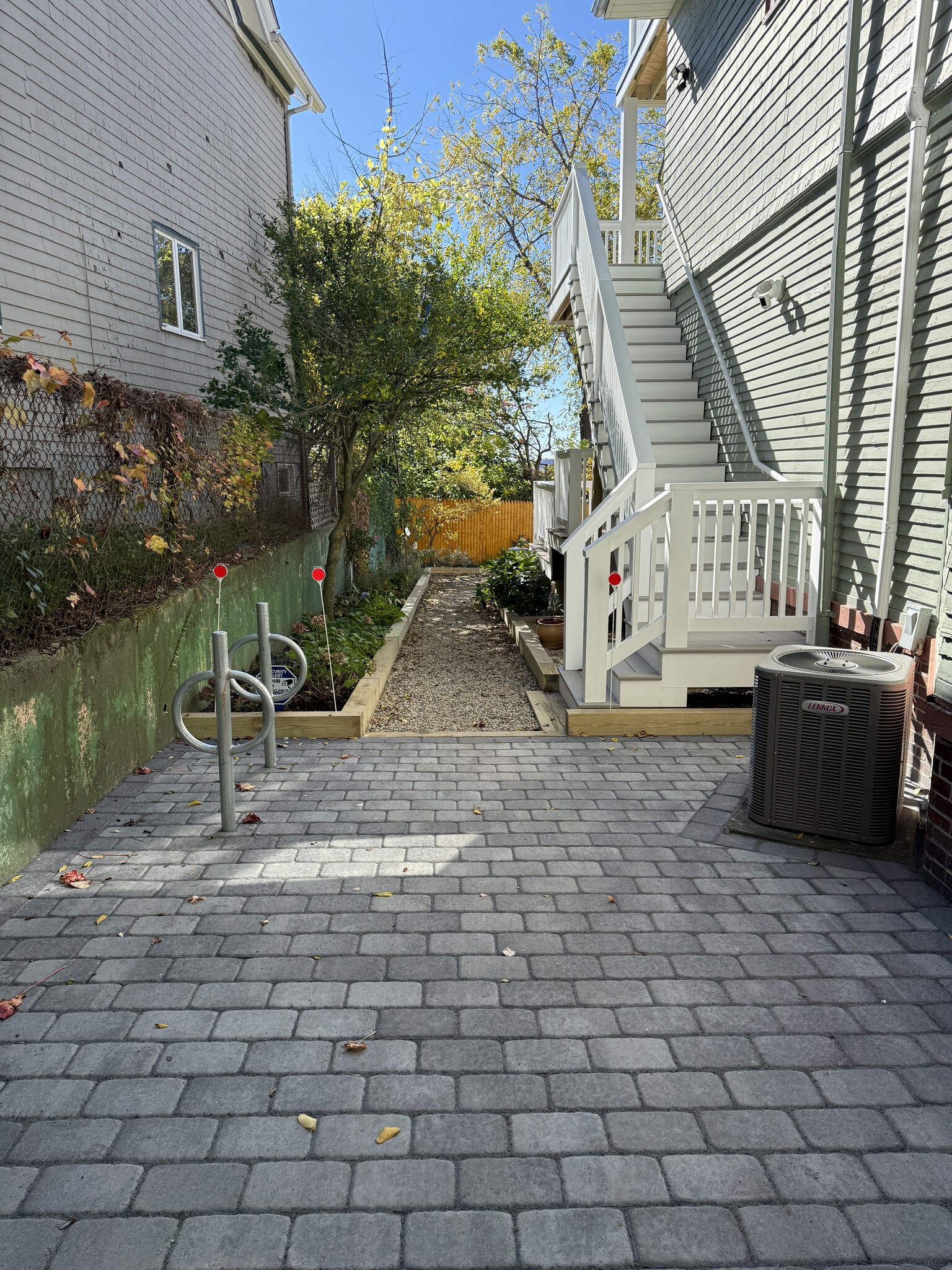 Building Photo - 96 Munroe St