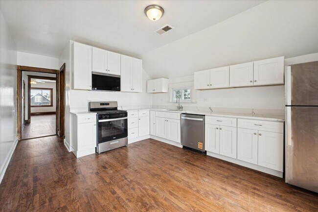 Building Photo - 3419 W McLean Ave