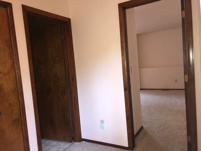 Building Photo - 5292 Cracker Barrel Cir