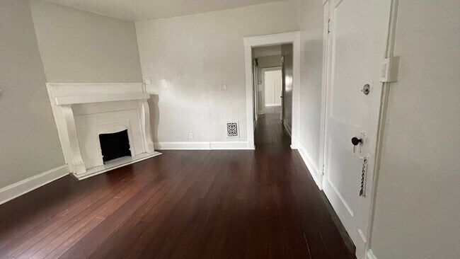 Building Photo - Completely remodeled 2 bedroom apartment n...