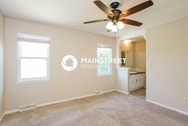 Building Photo - 3 Bedroom Pet-Friendly Home in Independence, MO with Main Street Renewal