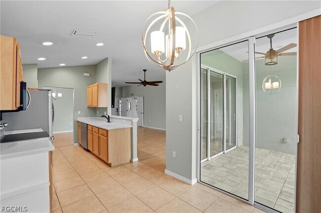 Building Photo - 2427 Woodbourne Pl