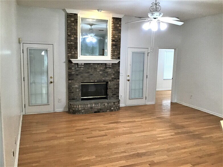 Building Photo - 2700 Darwin Ct