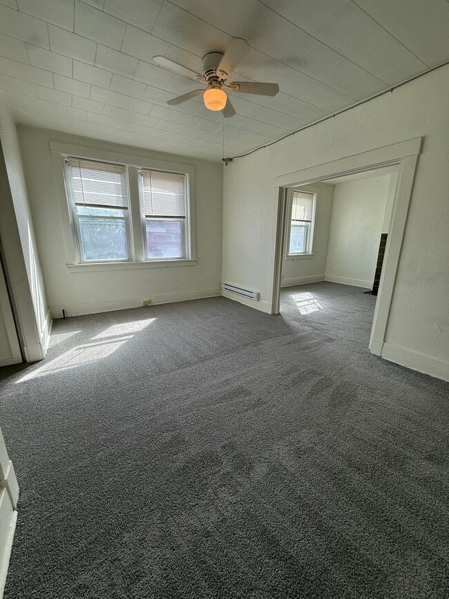 Building Photo - 401 Lincoln