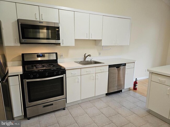 Building Photo - 409 Talon Ct