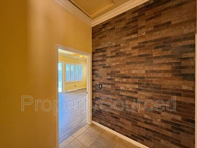 Building Photo - 523 Ruess Rd