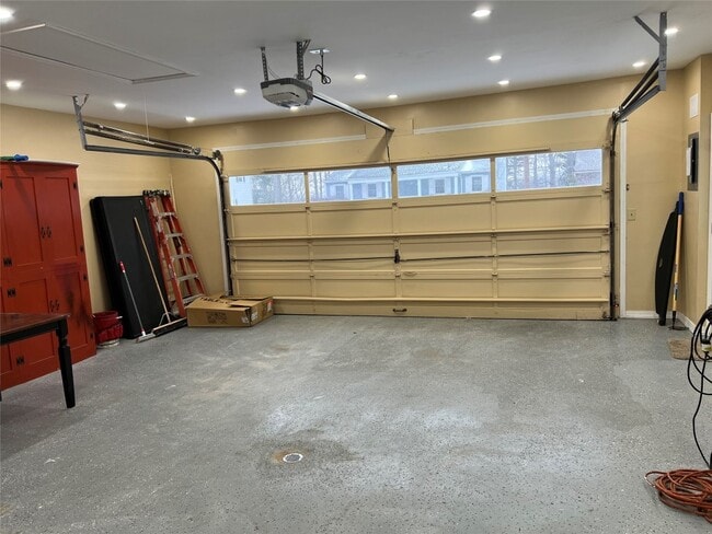 Building Photo - 2444 Rhonda Dr