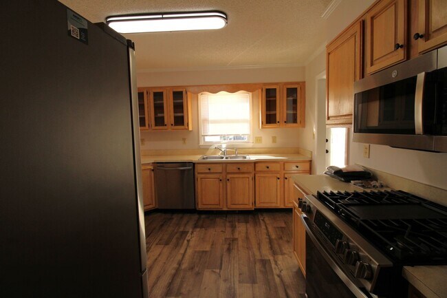 Building Photo - Awesome 3 bedroom home in a great area!