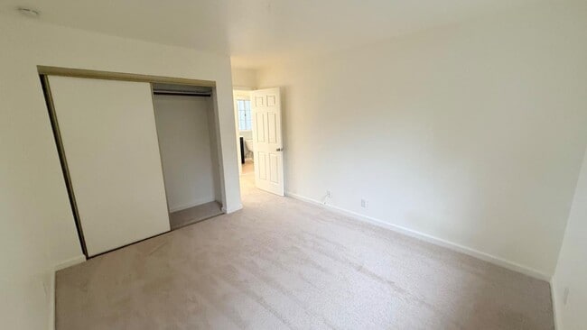 Building Photo - 1013 Woodside Rd