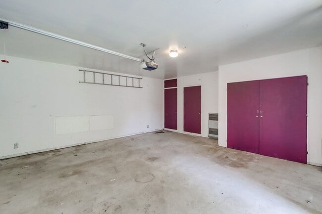 Building Photo - Charming 3 Bedroom Kensington Home