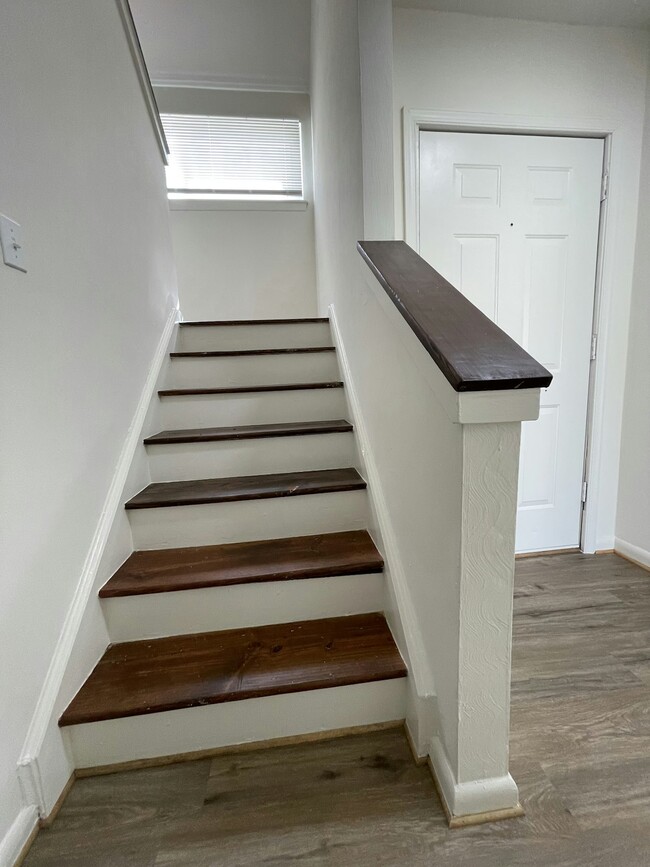 Building Photo - 3953 Old Brook Rd