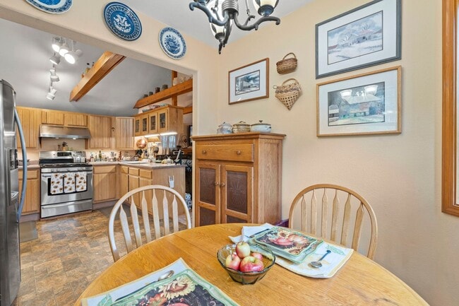 Building Photo - Cozy Green Mountain Falls Cottage