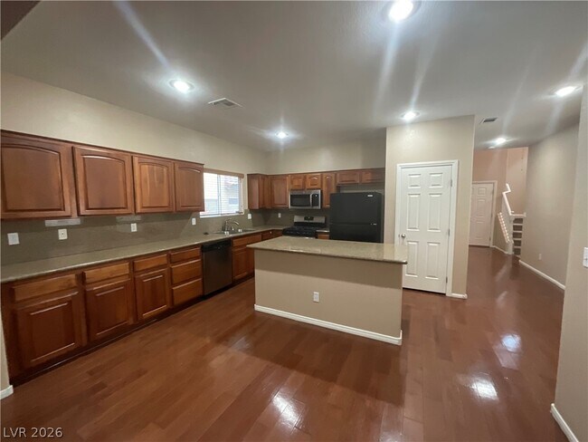 Building Photo - 10841 Paradise Rd