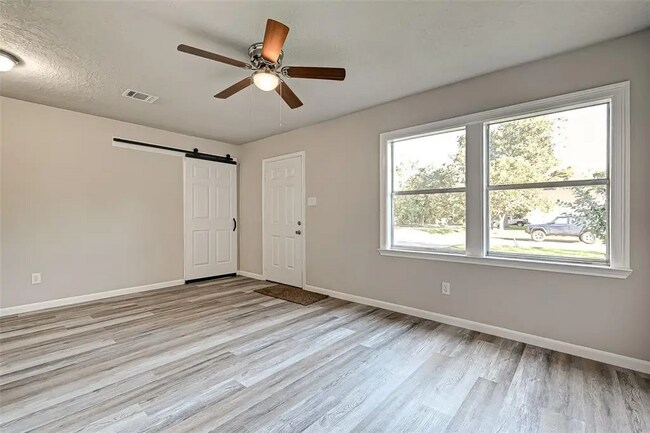 Building Photo - Bluebonnet