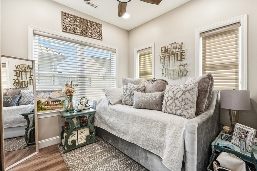 Building Photo - 601 Hazard St