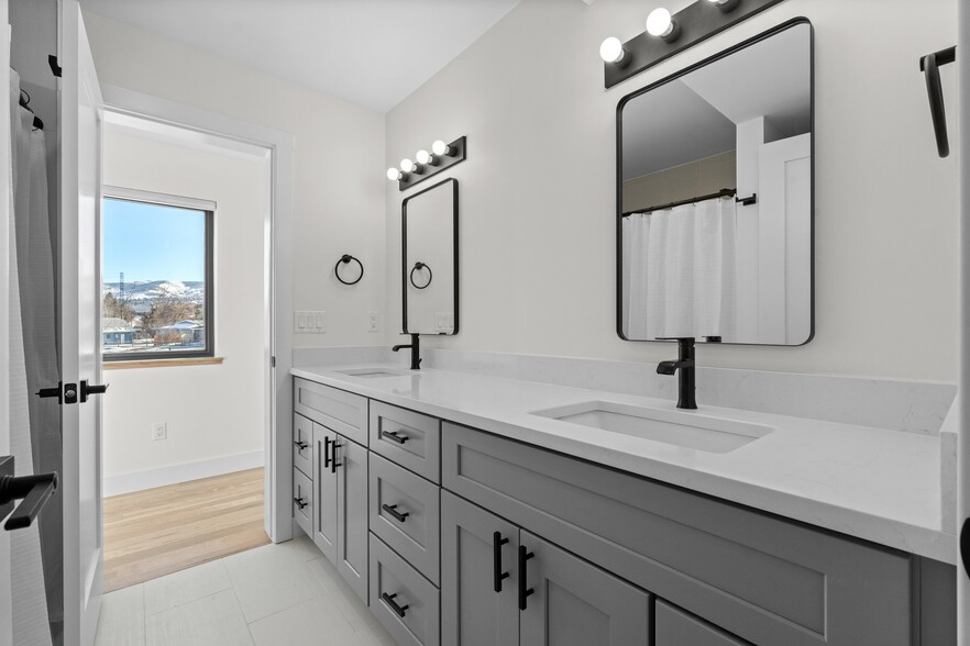 Building Photo - 1150 Nile St