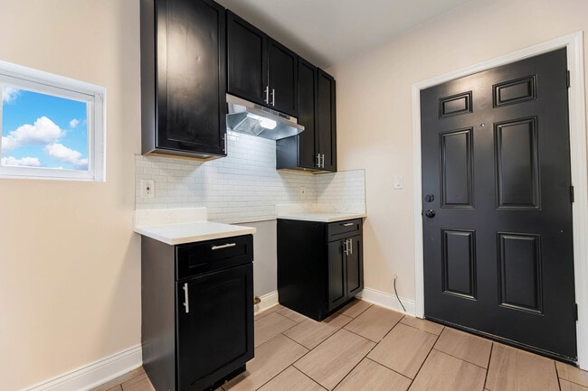 Building Photo - 6833 S Champlain Ave