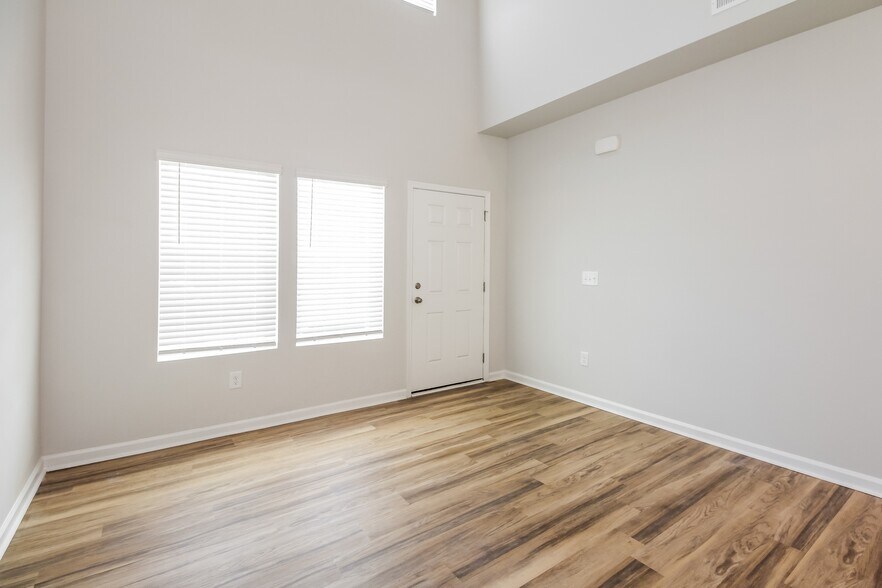 Building Photo - 2868 Summer Townes Wy