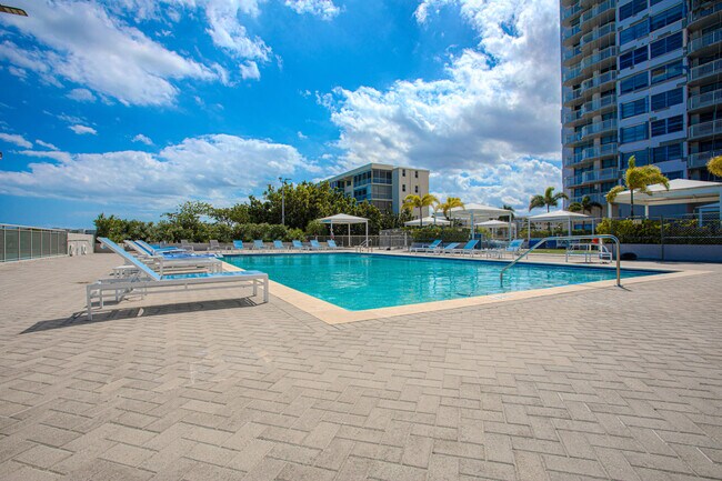 Building Photo - 18021 Biscayne Blvd
