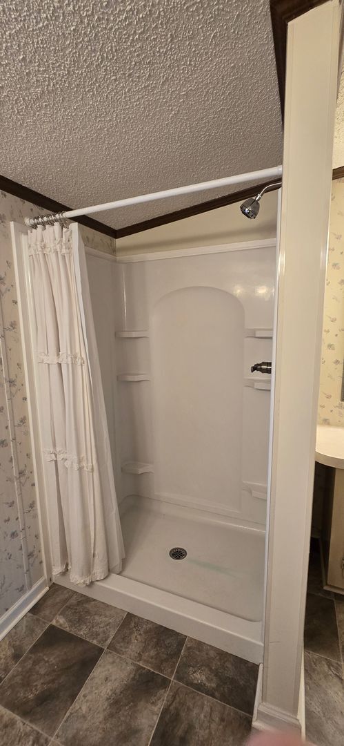 Building Photo - Private 3bd 2bath house