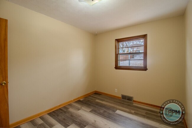 Building Photo - 3 Bed Home | 67th & Blondo