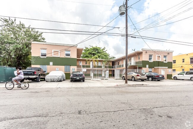 Building Photo - 1710 NW 1st Ct
