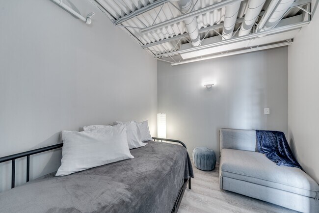 Building Photo - 367 Auden Ave