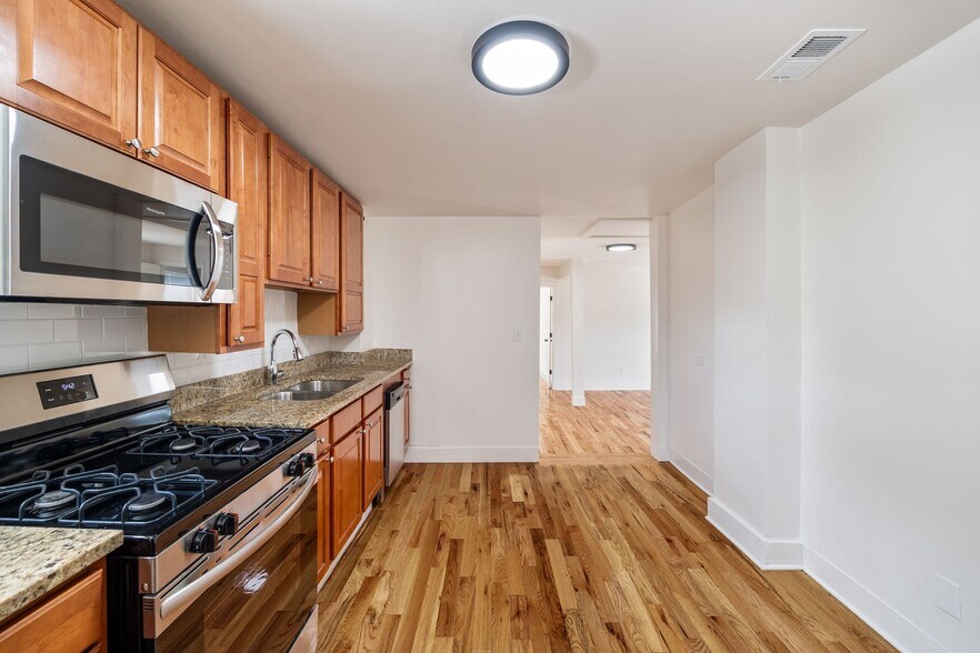 Building Photo - 1000 Foster St