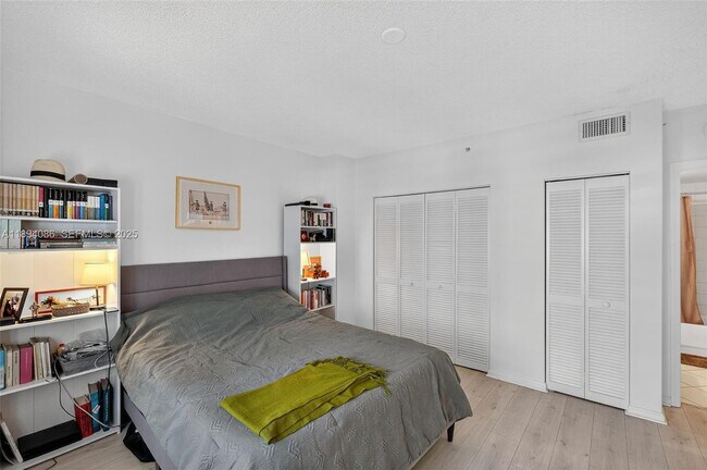 Building Photo - 701 Brickell Key Blvd