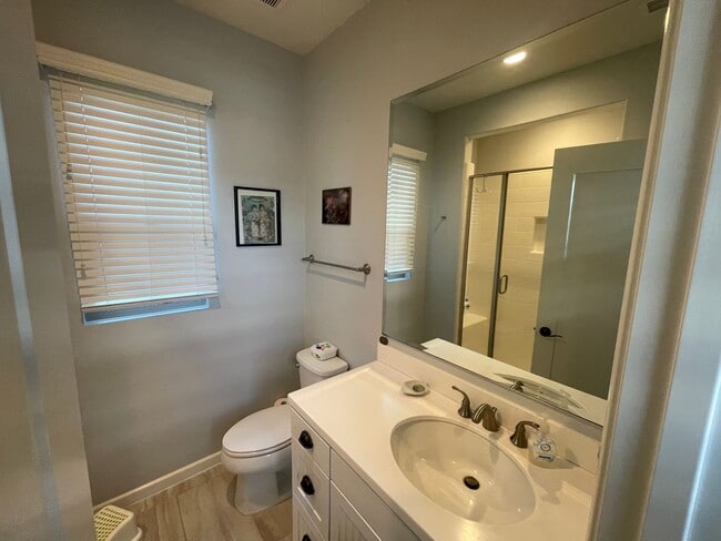 Building Photo - Hard to Find -UCI Campus! 4 bed/3 Full Bat...