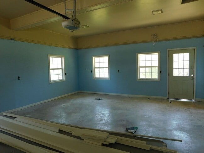 Building Photo - 4925 Morton Rd