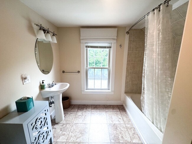 Building Photo - Gorgeous Bath 3BR/2BA Home for RENT! $2700