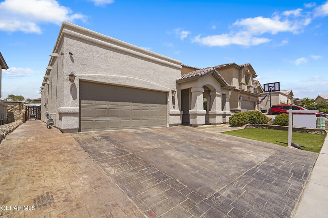 Building Photo - 12121 Silver Crown