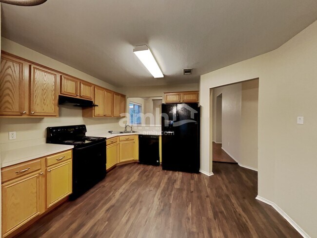 Building Photo - 2809 Mitchell Ln