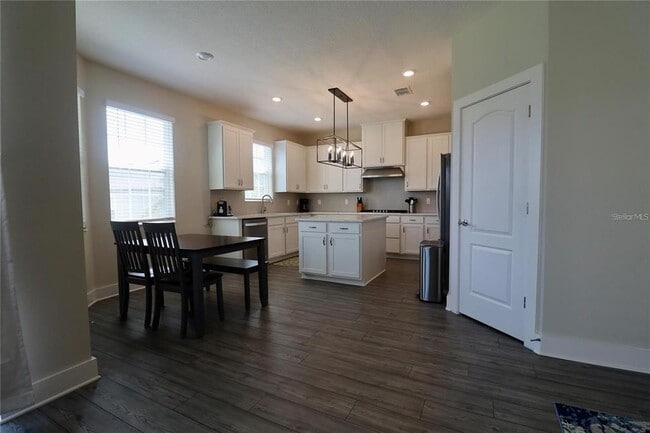 Building Photo - 7955 Delwin Ln