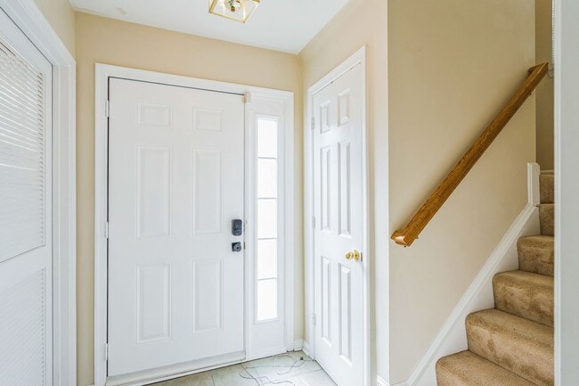 Building Photo - Comfort & Convenience in the Heart of Sterling